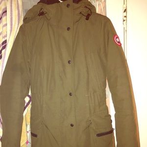 Xs Canada goose